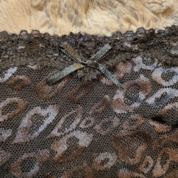 Sexy Lacy Black and Sheer Leopard Mesh Cheeky Thong Women's Size M/6 - Picture 3 of 4